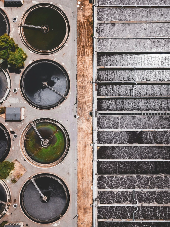 an overhead view of a street with a lot of water